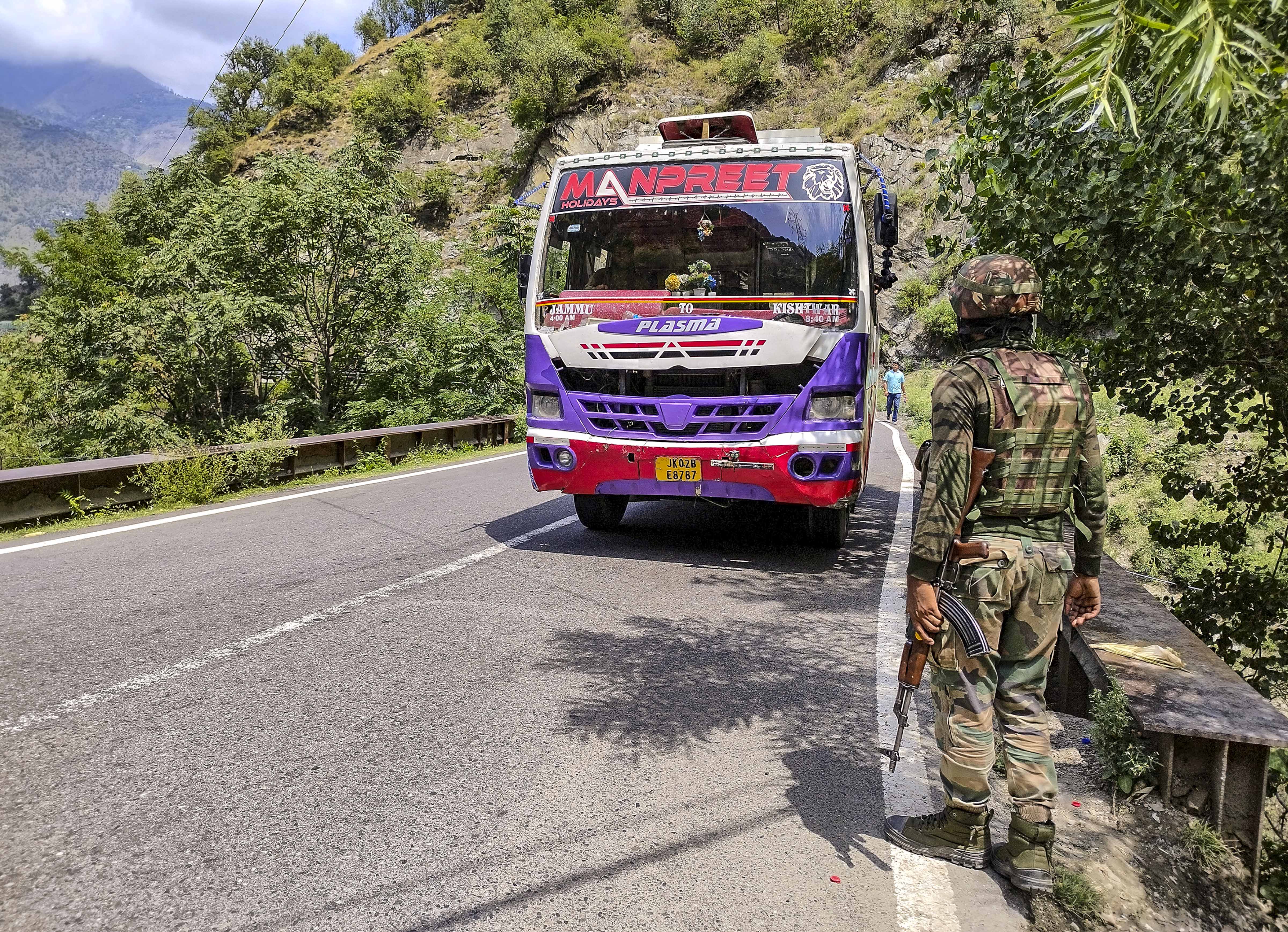 https://salarnews.in/public/uploads/images/newsimages/maannewsimage14082024_161630_army vigil.jpg